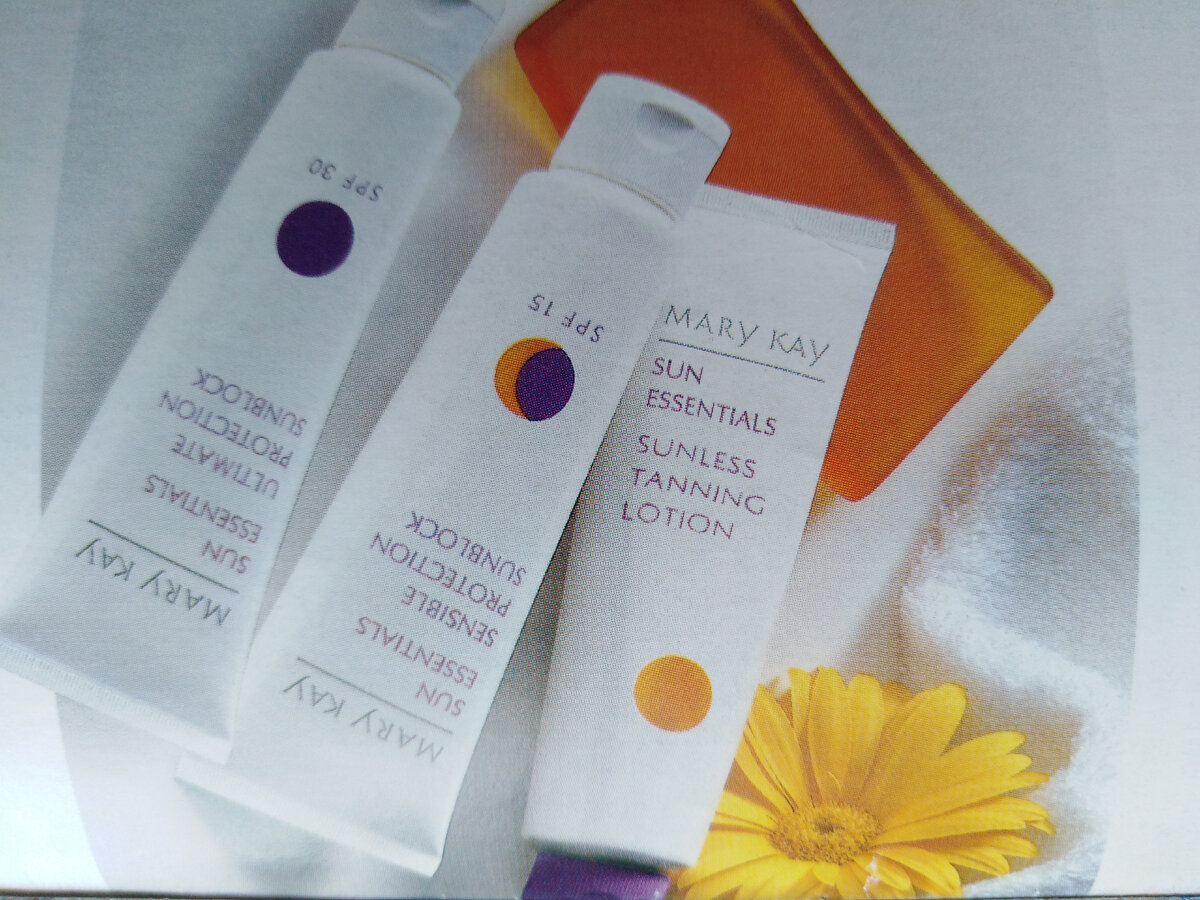 Первая коллекция косметики для загара Mary Kay, фото из журнала "Аплодисменты" (Россия) за май 1997 года, из моей личной коллекции 