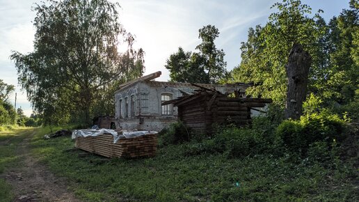 Выкосил весь участок. Впервые за 20 лет в доме прадеда потекла вода