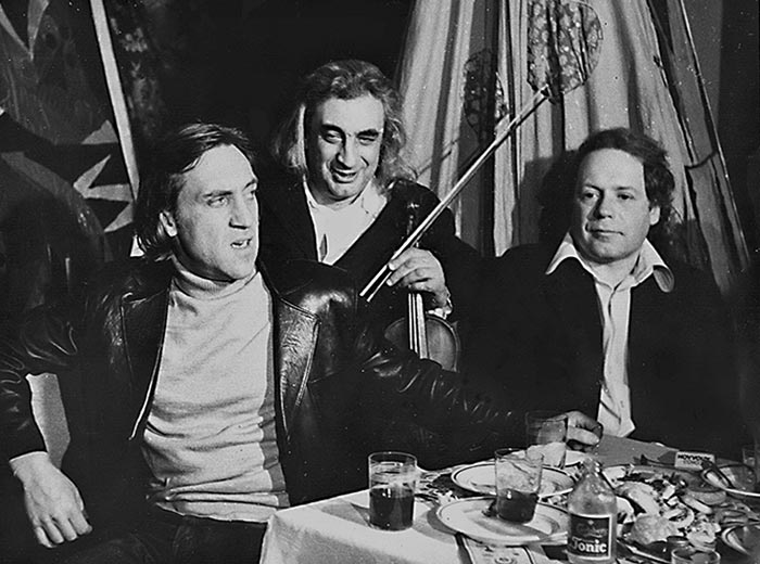 Лия Ахеджакова и Инна Чурикова дружны еще с юности, в начале 60-х годов они вместе работали в Театре Юного Зрителя. Между ними никогда не было соперничества.-3