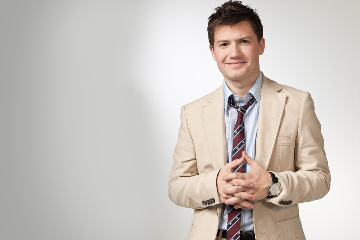 Миллионер в 20 лет. Кэмерон Джонсон. Cameron Johnson entrepreneur. Камерон Джонс бизнес на подарках. Молодой бизнесмен