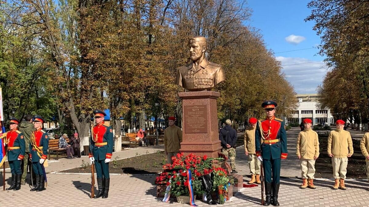    Открытие памятника Герою России и ДНР, комбату "Спарты" полковнику Владимиру Жоге в Волновахе© Фото : Telegram-канал официального сайта ДНР