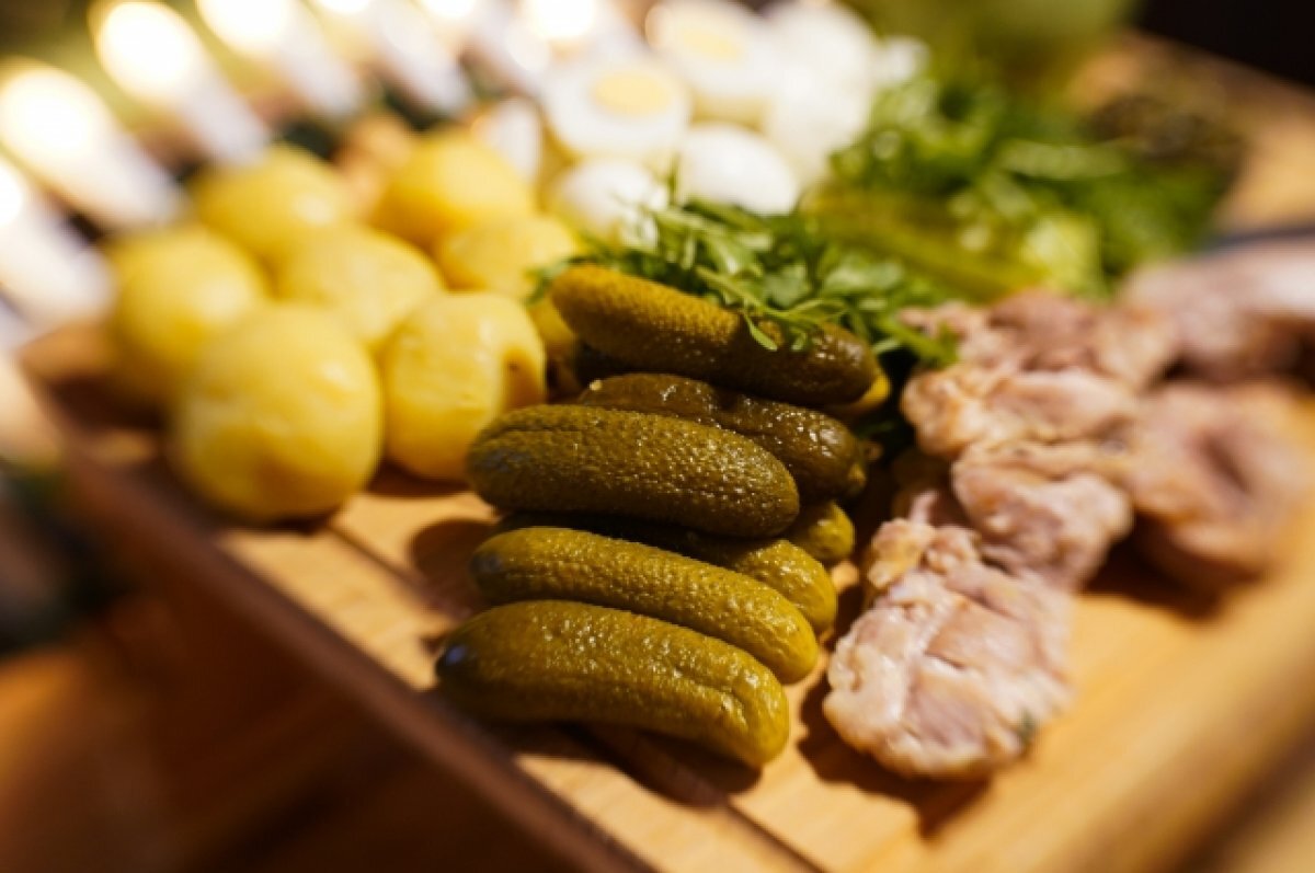    Руководитель Института питания рассказал, как не набрать вес в праздники