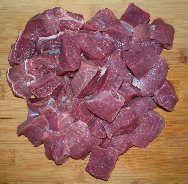 Нарезаем мясо