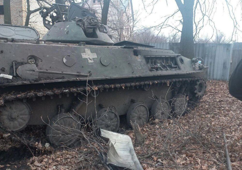 Заглавное фото: Подбитая украинская БМП M80A на улицах Бахмута (Артёмовска). Ранее данные БМП были переданы из Словении и поступили на вооружение 24-й ОМБр ВСУ, источник – Военный Осведомитель