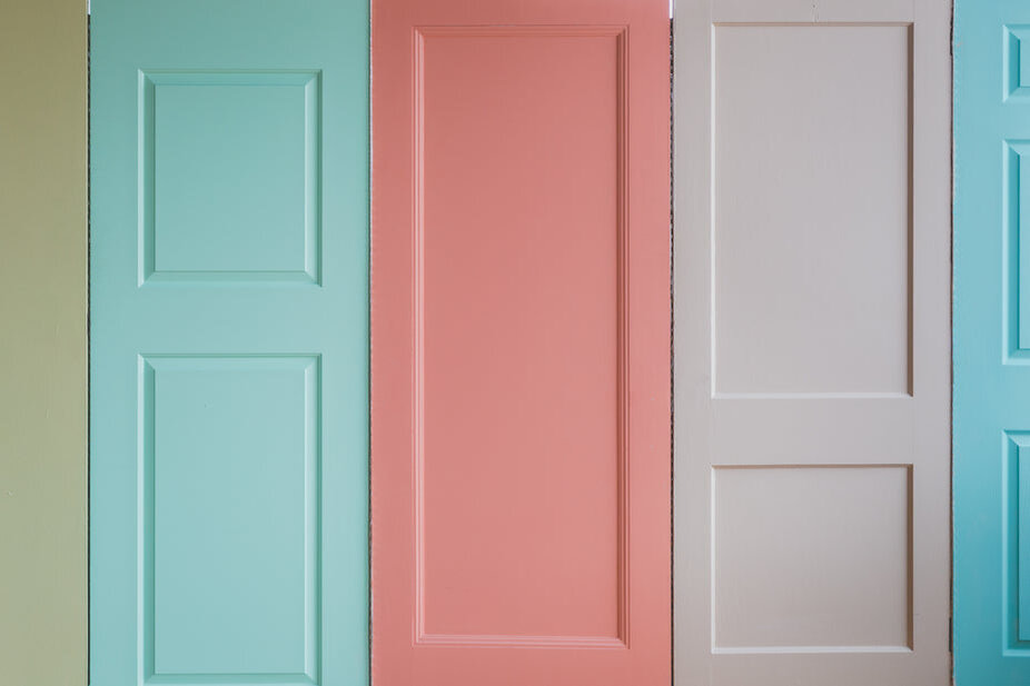 Как покрасить дверь своими руками: деревянную, металлическую, пластиковую