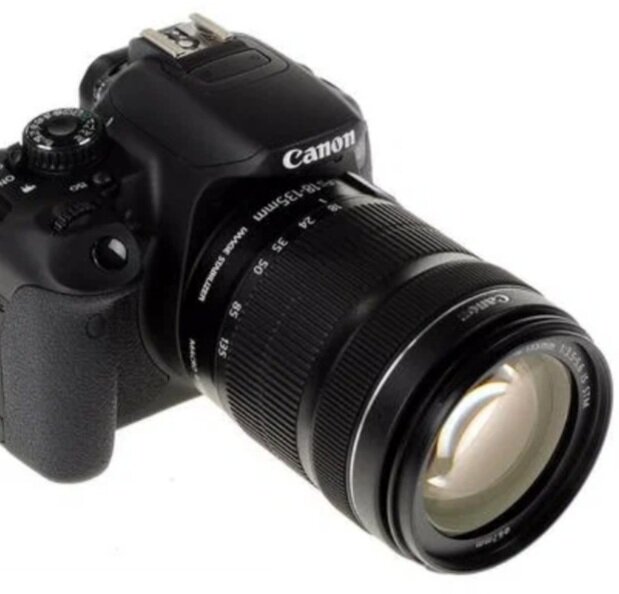 Зеркальный фотоаппарат Canon