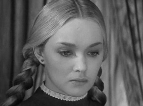 Кадр с молодой Натальей Гвоздиковой из фильма "Город первой любви"