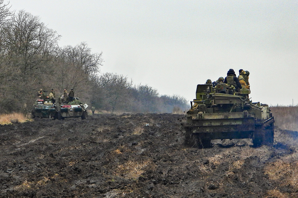 Военнослужащие во время боевой работы артиллерийской установки «Гиацинт» в зоне проведения специальной военной операции, январь 2023 года / Фото: Андрей Рубцов/ТАСС