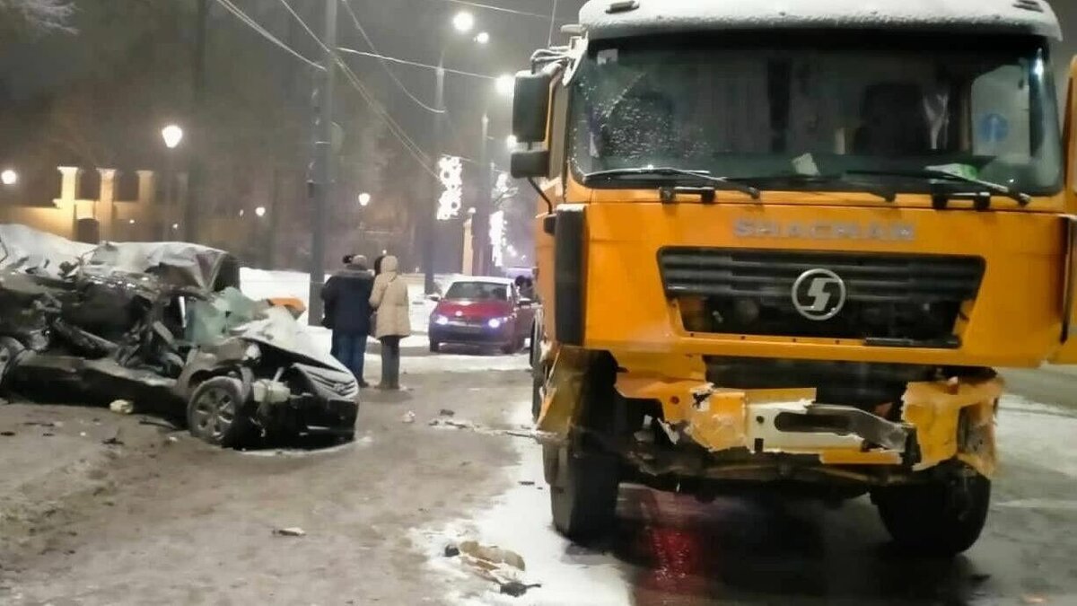     Уголовное дело возбуждено из-за столкновения легковушки с грузовиком 27 января в Нижнем Новгороде. Об этом сообщает прессс-лужба Следственного управления Следственного комитета Нижегородской области.