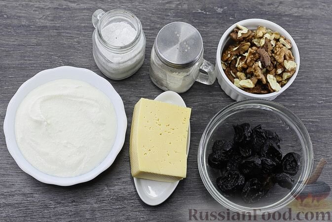 Подготовьте необходимые ингредиенты.
Твёрдый сыр используйте хорошего качества.
Крем-сыр можно купить в любом супермаркете или на рынке в молочных отделах.