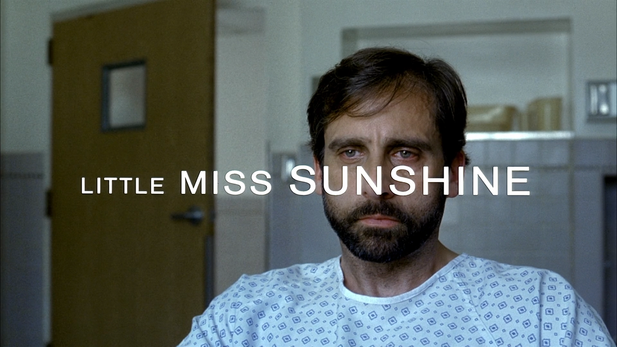 Контраст между названием фильма и происходящем в открывающей сцене фильма.