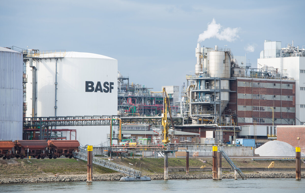 Завод BASF в немецком Людвигсхафен-ам-Райне. Источник: Яндекс.Картинки
