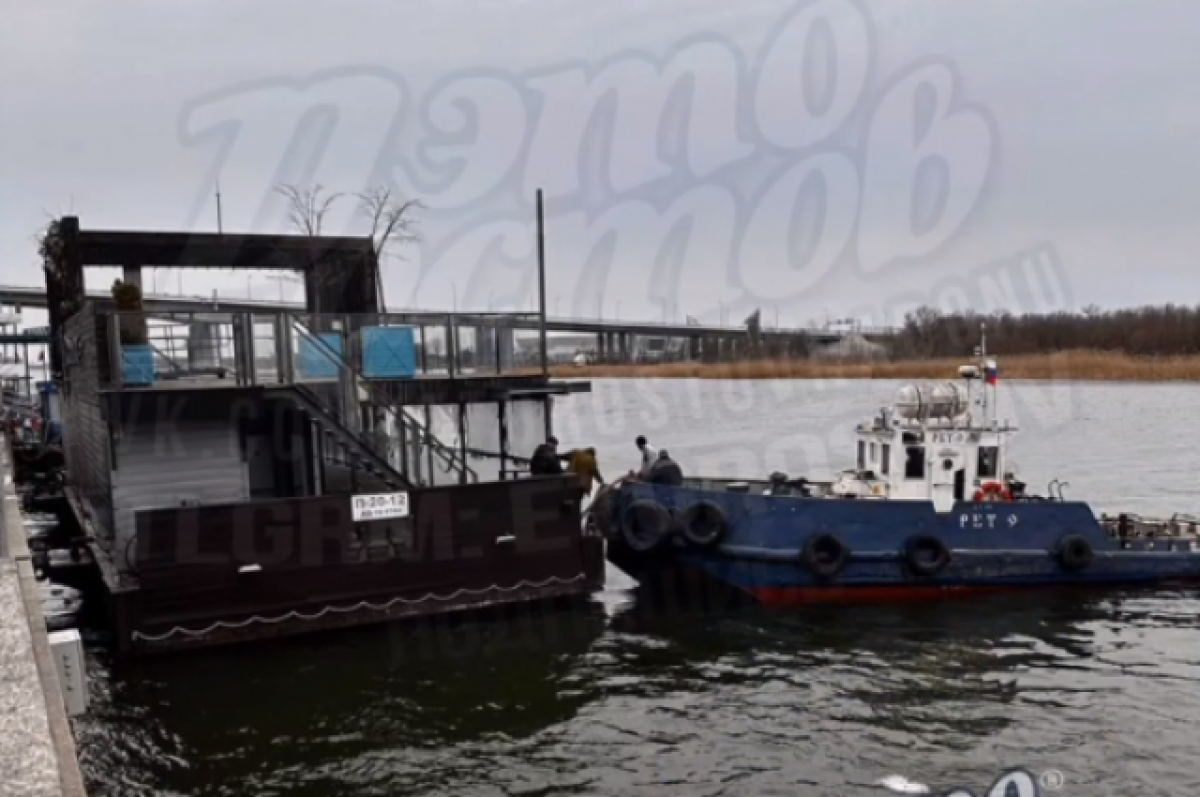    В Ростове уплывающий по Дону ресторан пришлось возвращать буксиром