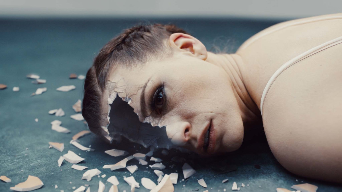 кадр из сериала Tabula Rasa источник https://s3.afisha.ru/mediastorage/a9/2c/4729d95ce8914e26af7bbdb02ca9.jpg