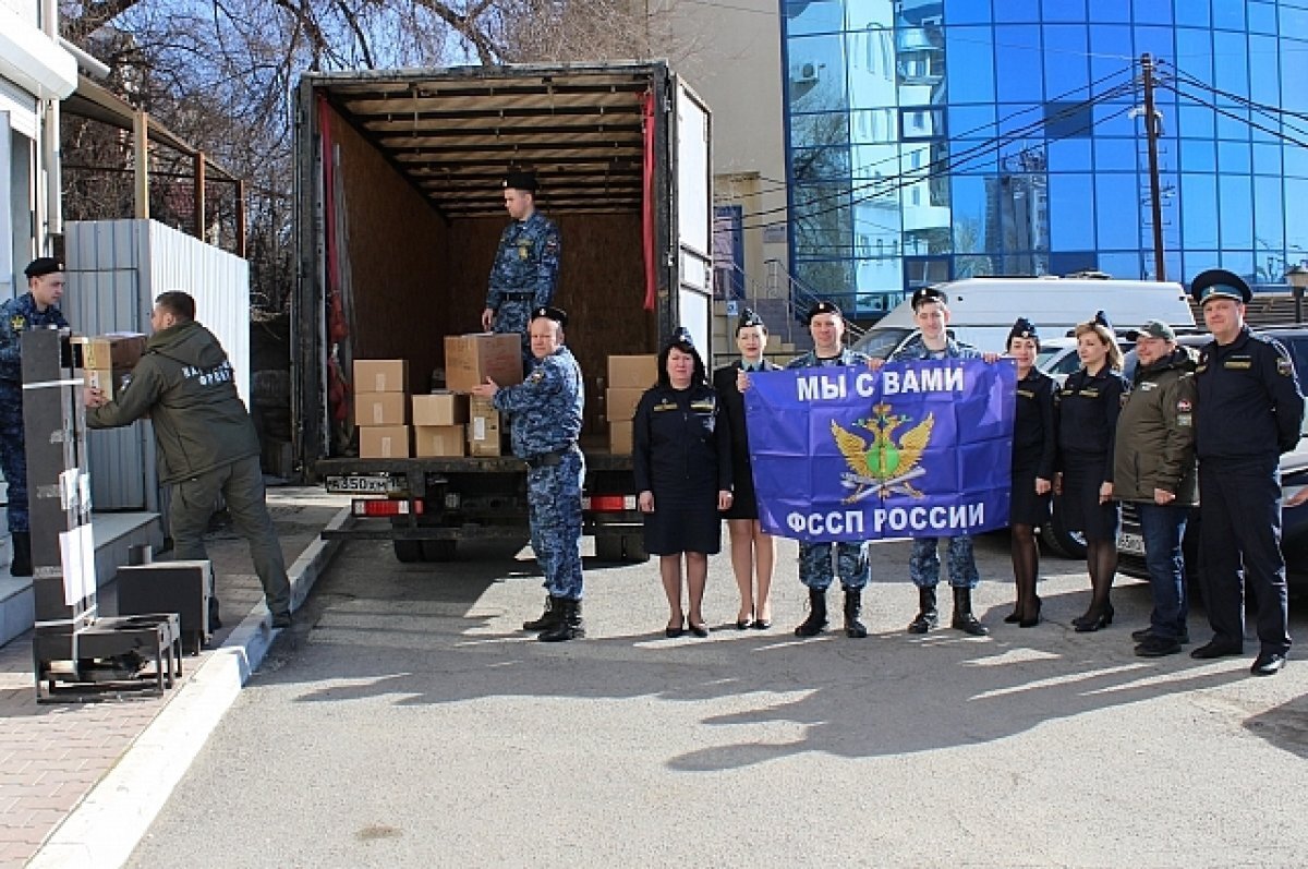    460 тонн гумпомощи Донбассу уже передали судебные приставы донского региона