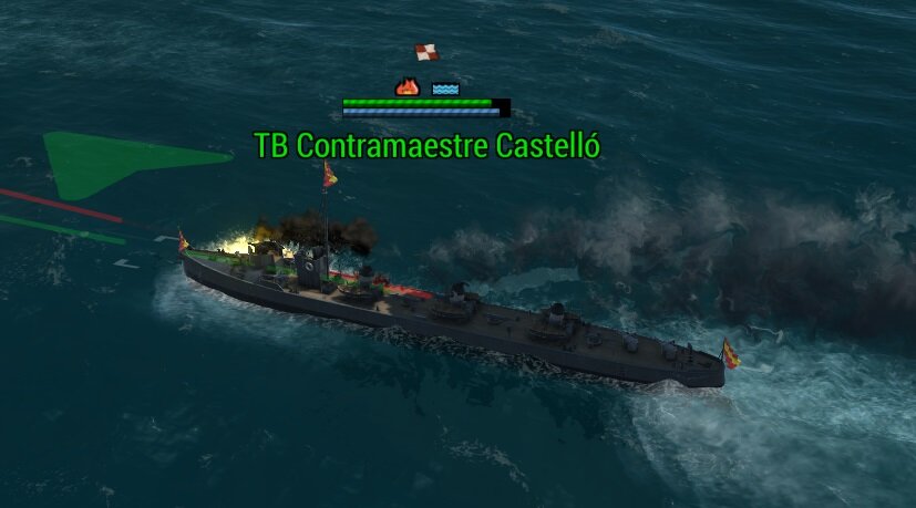 Испанский 500 тонный миноносец догоняет итальянский крейсер