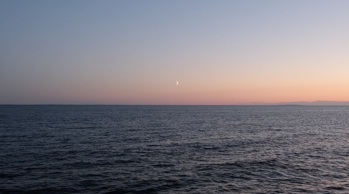 Ладожское озеро играет особыми красками в вечернее время