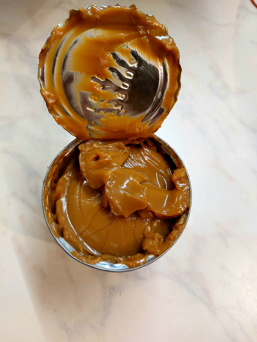 О том, что в составе сгущенного молока ничего, кроме молока и сахара, ничего более не должно быть, мы не говорим - это само-собой разумеется.