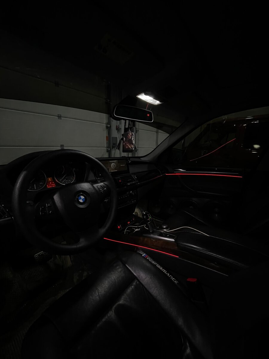 Друзья, еще один новый вид услуг в наших магазинах и установочных центрах 😍👇 
✅ Система атмосферной подсветки салона Ambient Light RGB
