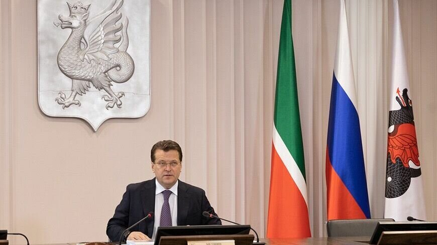     Мэру Казани Ильсуру Метшину показали 13 проектов строительства и реконструкции в историческом центре. Лишь один отправили на доработку, остальные представят Рустама Минниханова. Об этом сообщила пресс-служба городской администрации.