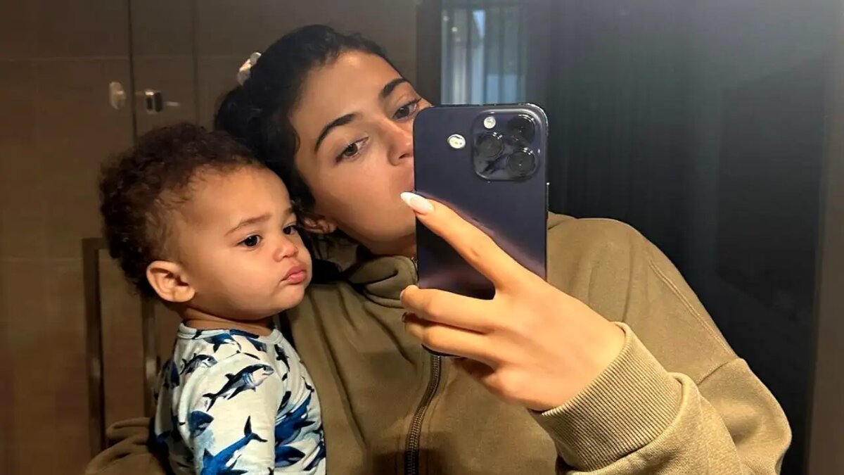 Instagram @kyliejenner *соцсеть признана экстремистской и запрещена на территории РФ.