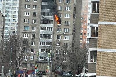    Пожар в квартире на Инициативной улице в Люберцах ©фото очевидца