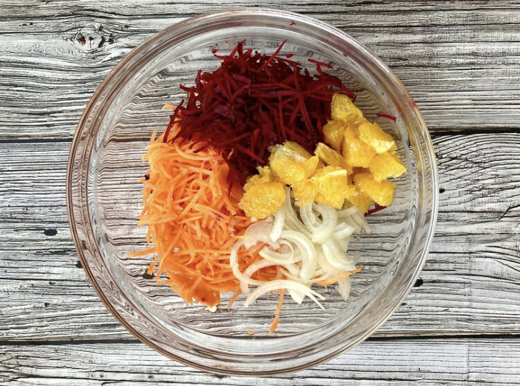 Салат из сырой свеклы, который стоит попробовать | КАФЕ-ШАФРАН | Дзен