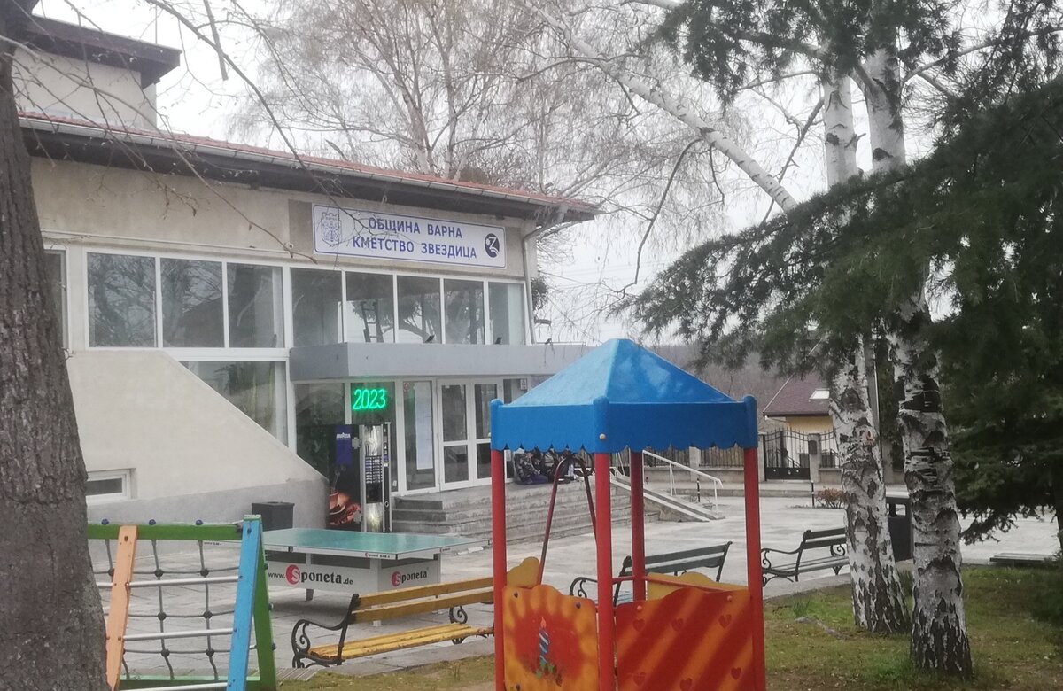 Мэрия посёлка Звездица. Фото автора. 