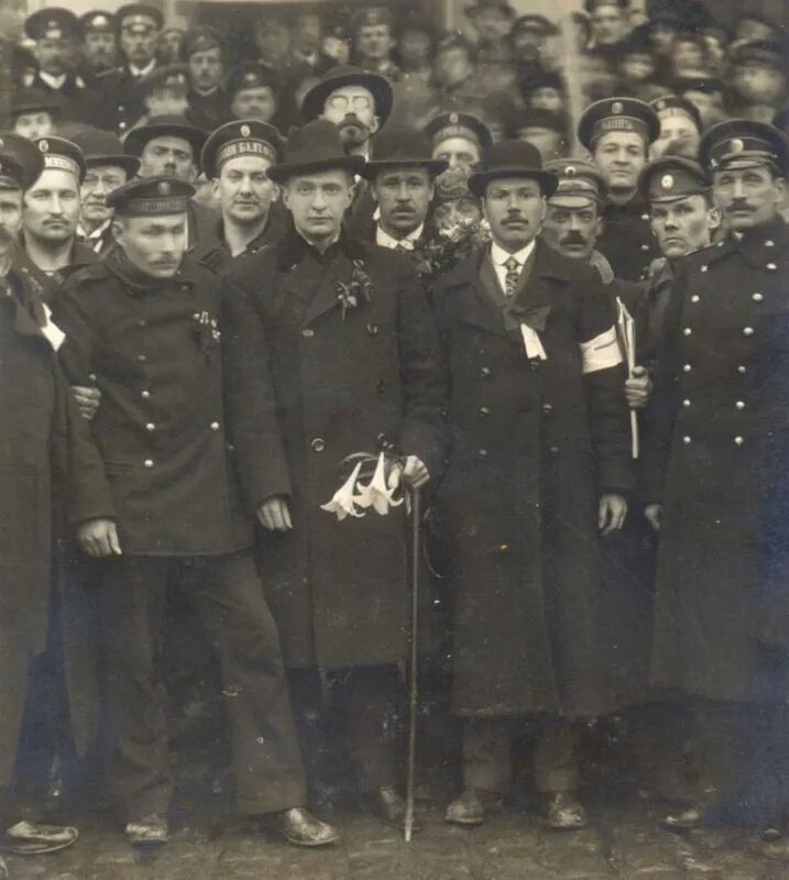 А. Керенский(в центре), май 1917 года. фото из ria.ru