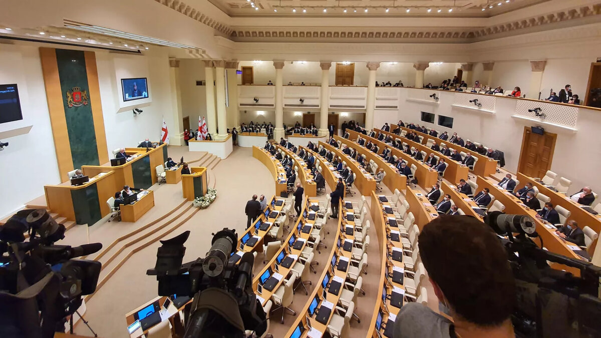 Парламент грузии принял закон. Заседание ЕС. Финансирование в Грузии.