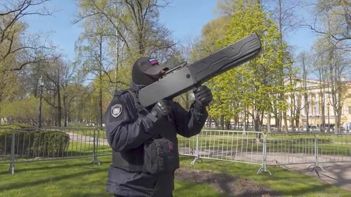     Петербургская полиция сообщила о создании нового силового подразделения, в задачи которого входит борьба с беспилотными летательными аппаратами (БПЛА).