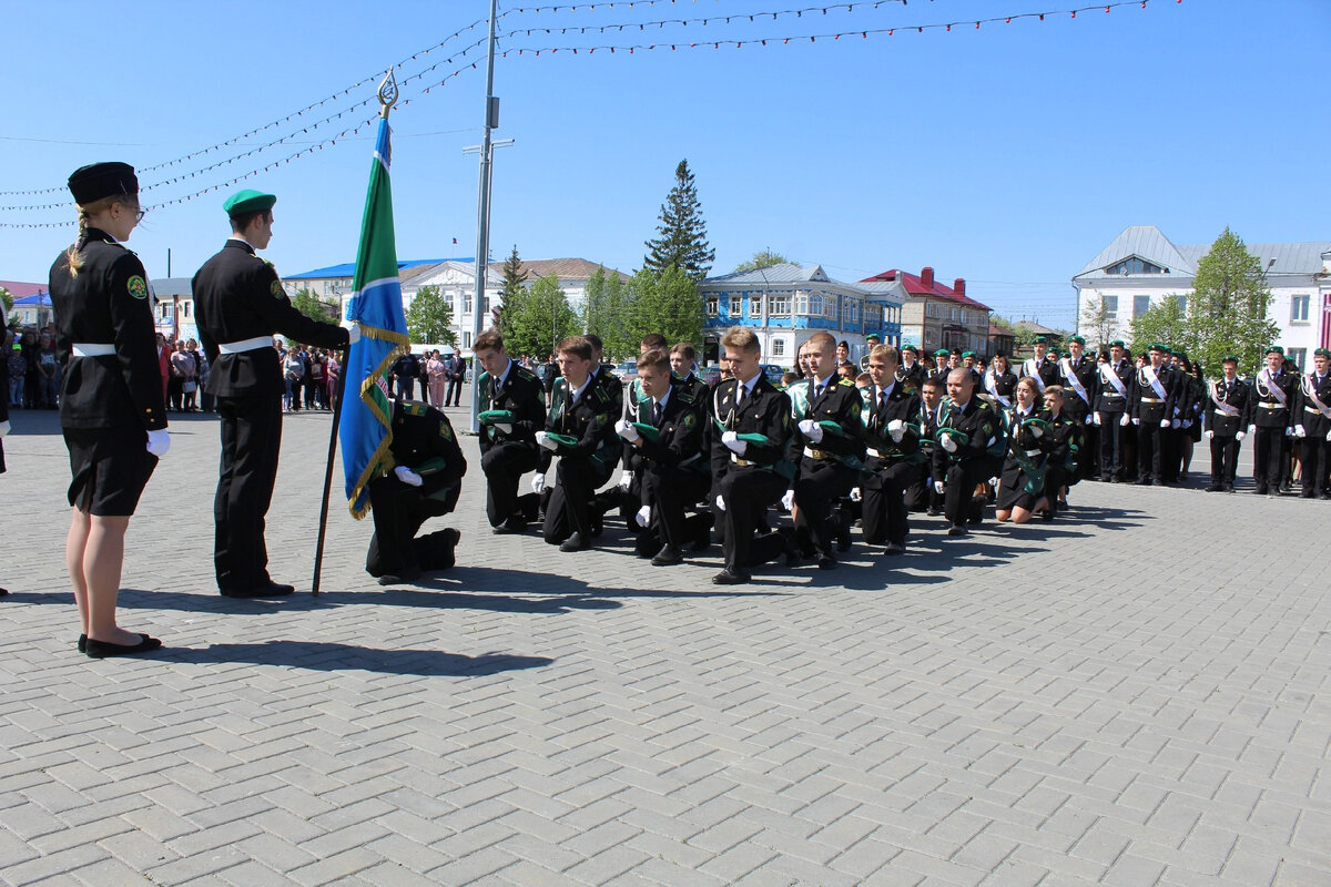 Парни тренируются перед помолвкой))