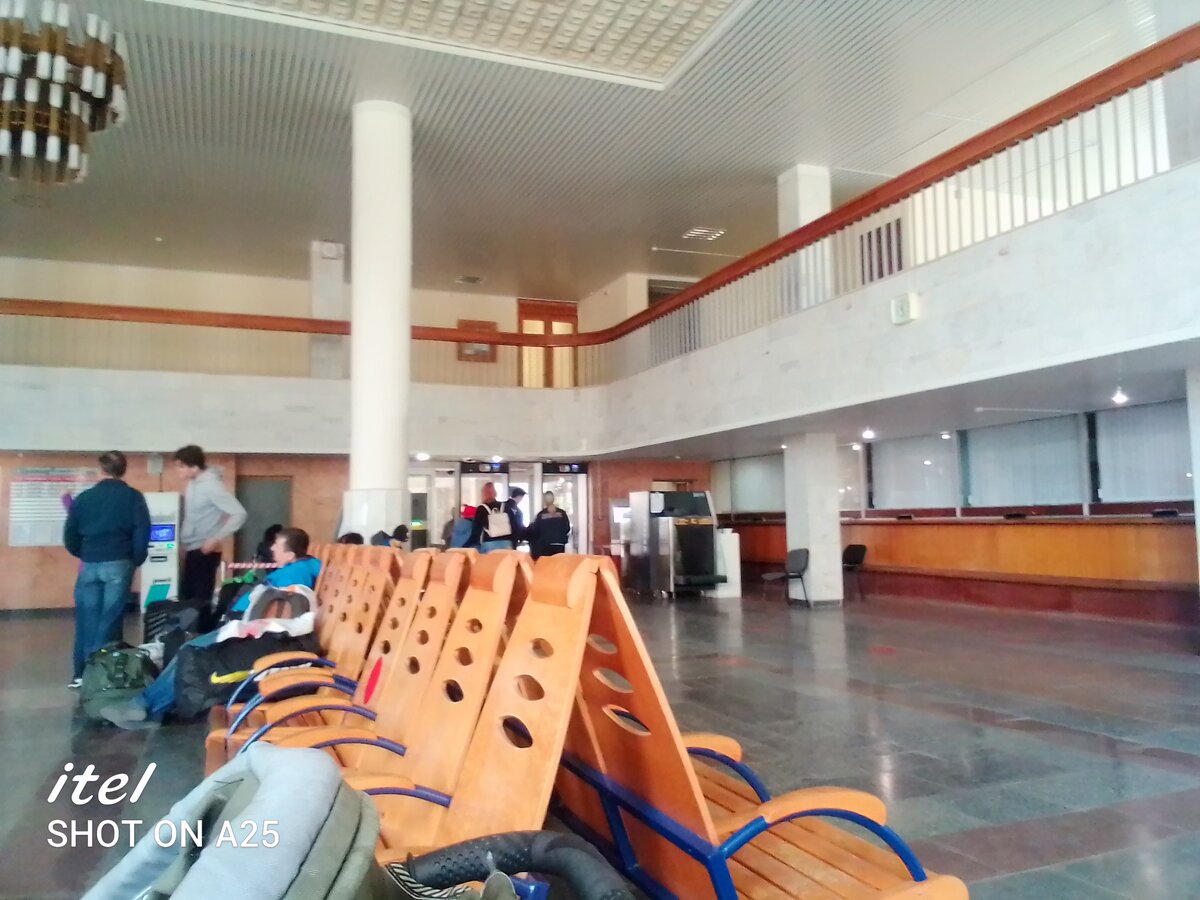 Зал вокзала в Евпатории 