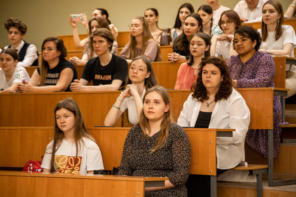 
 
 
 
Работы на конкурс принимались по номинациям: