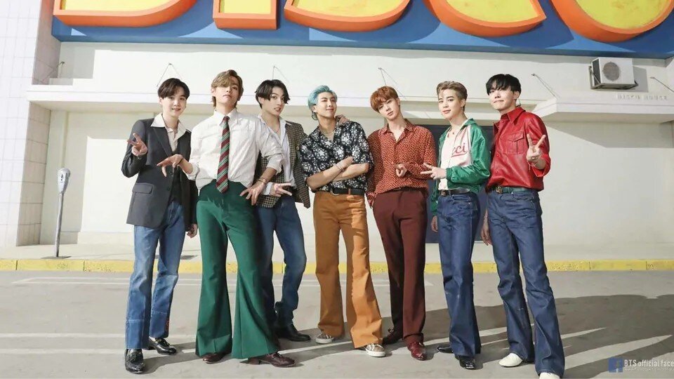 Промо фото к композиции BTS’s «Dynamite»