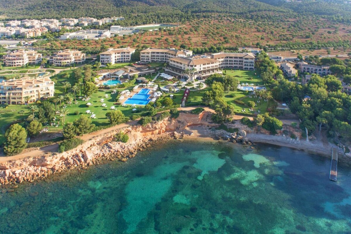 фото: The St. Regis Mardavall Mallorca Resort