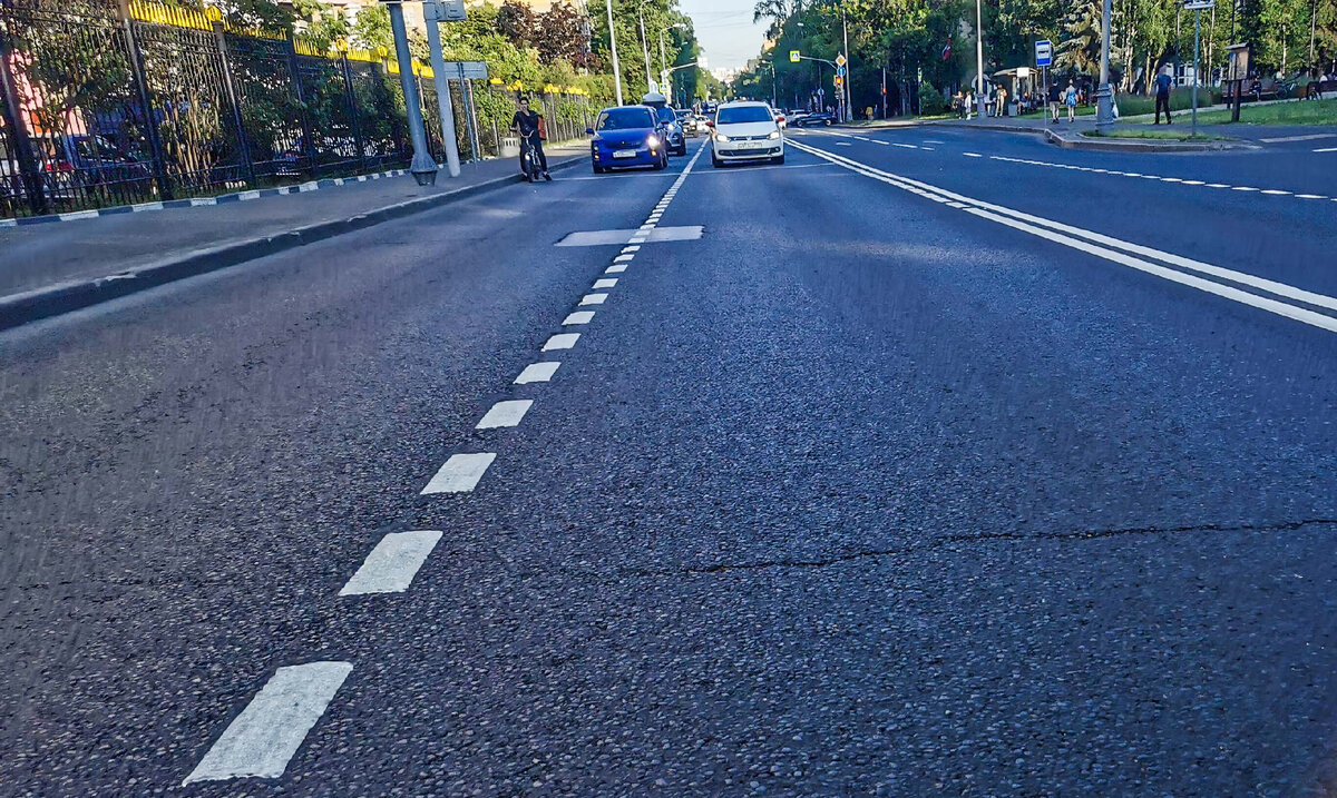 11000 шагов: фотография на пешеходном переходе на улице Маршала Бирюзова.