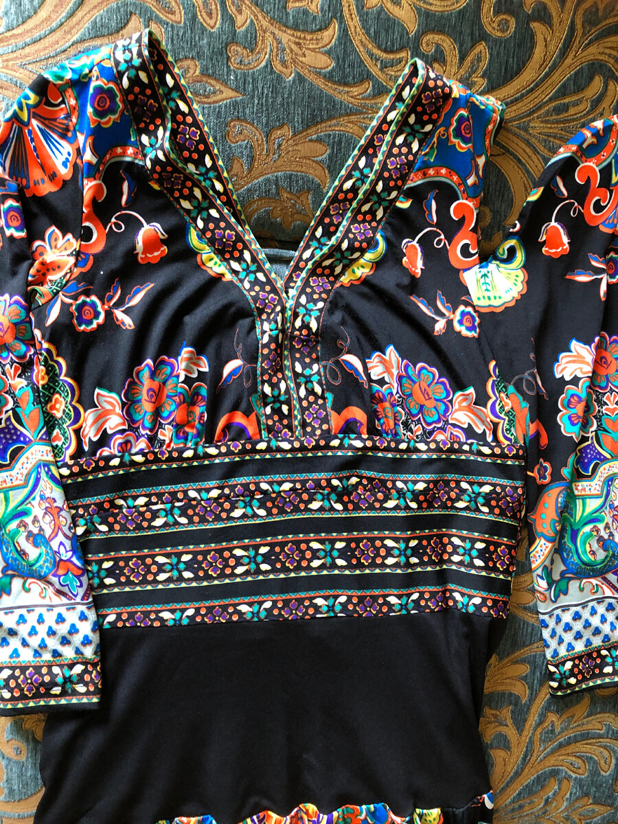 Так выглядело платье до переделки. Фото автора.