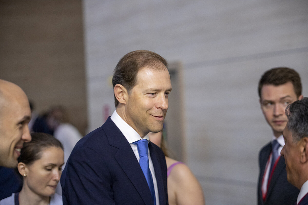 В эти минуты на ИННОПРОМ идет главная пленарная сессия с участием Дениса Мантурова.  Фото: Evgeny Philippov / Global Look Press / globallookpress.com