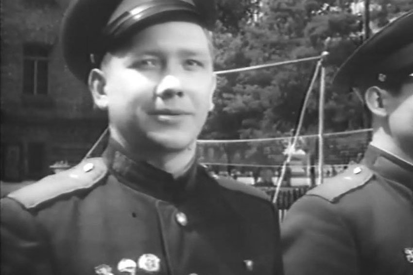 Владимир Златоустовский в фильме "Прыжок на заре" .