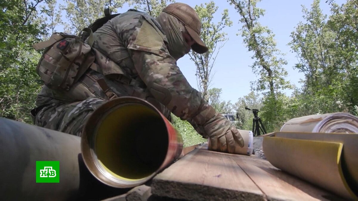 Российские военные меняют текст агитационных листовок в зависимости от  подразделения противника | НТВ: лучшее | Дзен