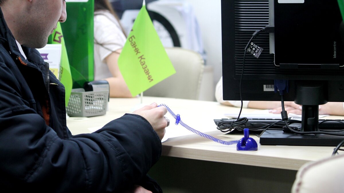     По итогам июня чистая прибыль банковского сектора увеличилась до 314 млрд рублей (+15% к результатам за май). Итоги первого полугодия в целом оказались феноминальными: россияне все глубже влезают в кредитную кабалу, банки — «жиреют».