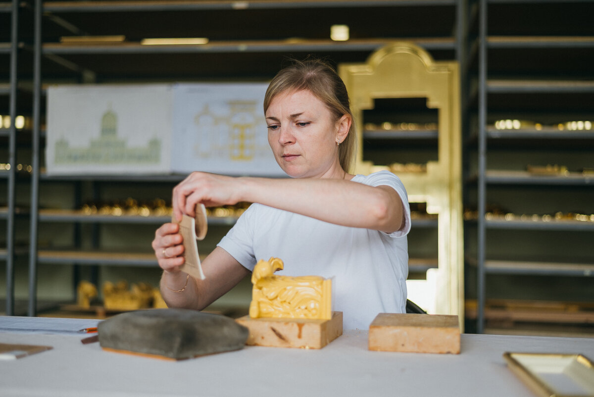 В мастерской "Палехский Иконостас", цех золочения