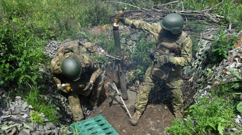 Солдаты на фронте. Подготовка украинских солдат должна быть ориентирована на западную армию © Imago/Sputnik/RIA Novosti [забавный момент: статья была перепечатана в Handelsblatt и там в подписи солдаты названы российскими 😀 — прим. «М.П.»].