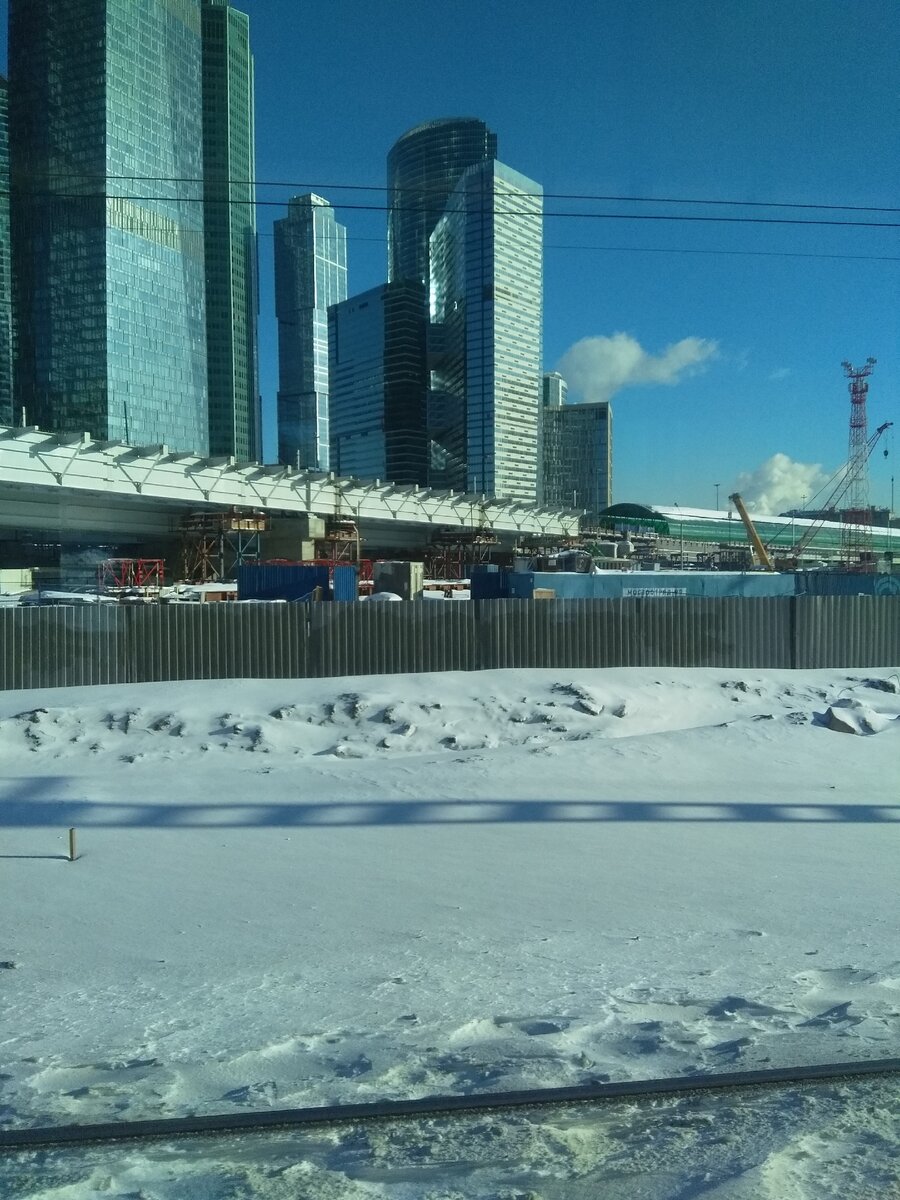 Примерно здесь должна быть граница платформы Тестовская для более быстрой пересадки МЦК-МЦД.