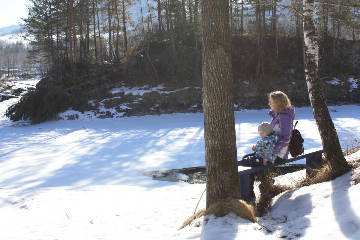 Лавочка у реки