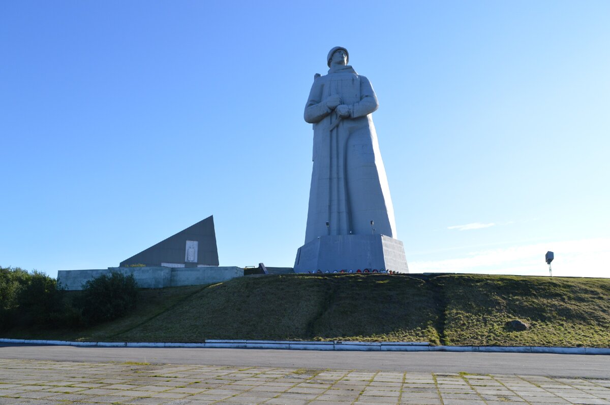 Памятник защитникам Заполярья "Алёша"