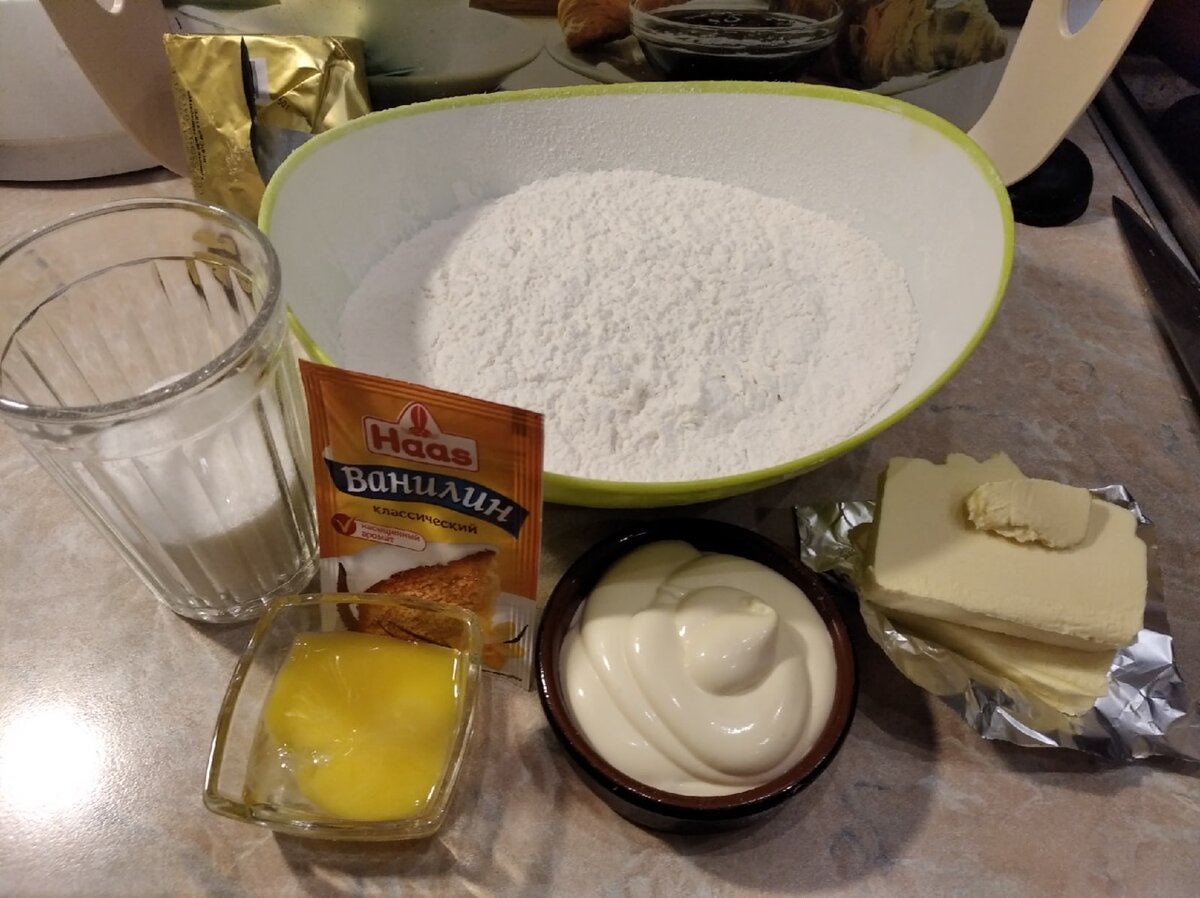 Из этого количества получится половина нормы - 20 корзиночек. Крема хватит. Если будете готовить полную порцию - 40 штук, можно приготовить другой крем, например белковый заварной. Я советую начать с 20 штук.