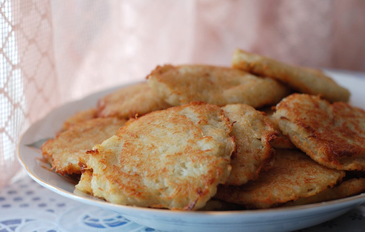Домашние свежеприготовленные драники.