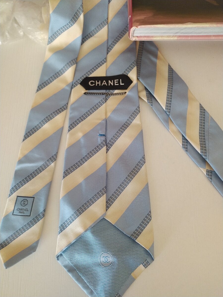 Нашла в магазине секонд-хенд платье бренда Chanel